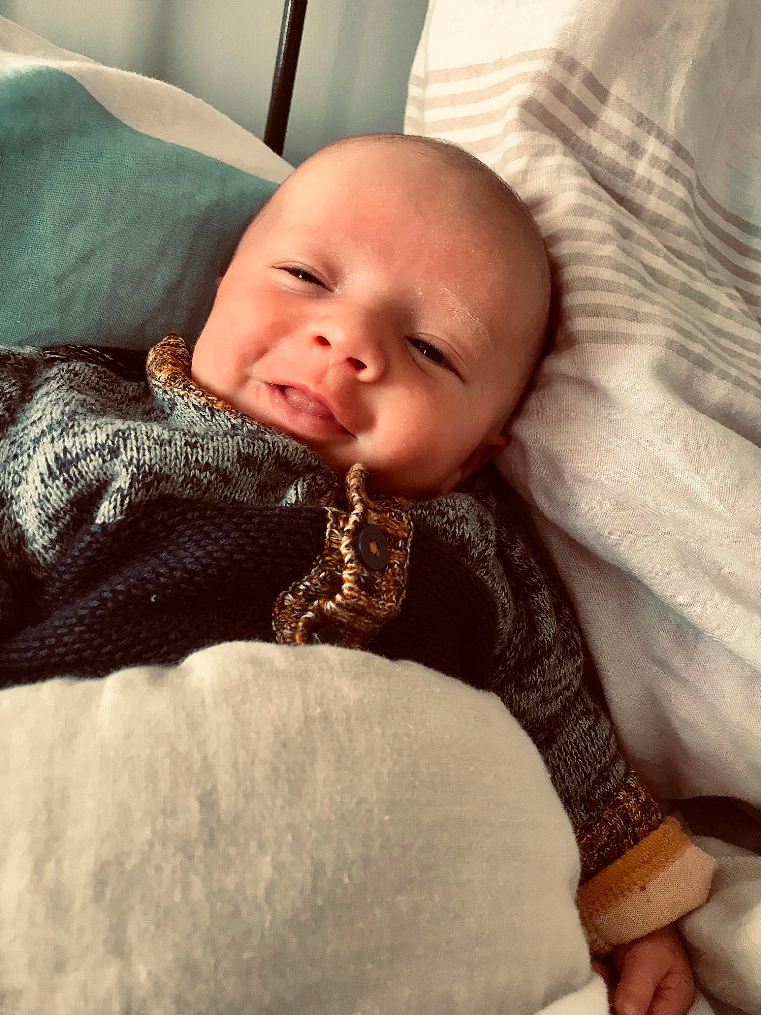 Maël participe au concours pour gagner de l'argent avec cette photo : baby, baby_sleeping, beauty, bedtime, cheek, child, eye, face, finger, hand, head, lip, mouth, nap, nose, person, product, skin, sleep, smile