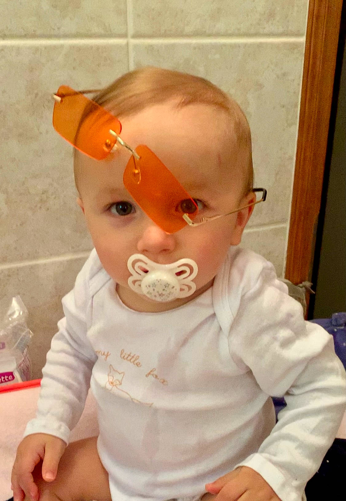 Maël a rejoint le concours — aidez-le/la à gagner de superbes lots ! baby, baby_toddler_clothing, cheek, child, chin, cool, eyebrow, eyewear, fun, glasses, goggles, happy, lip, neck, nose, person, personal_protective_equipment, skin, sleeve, toddler