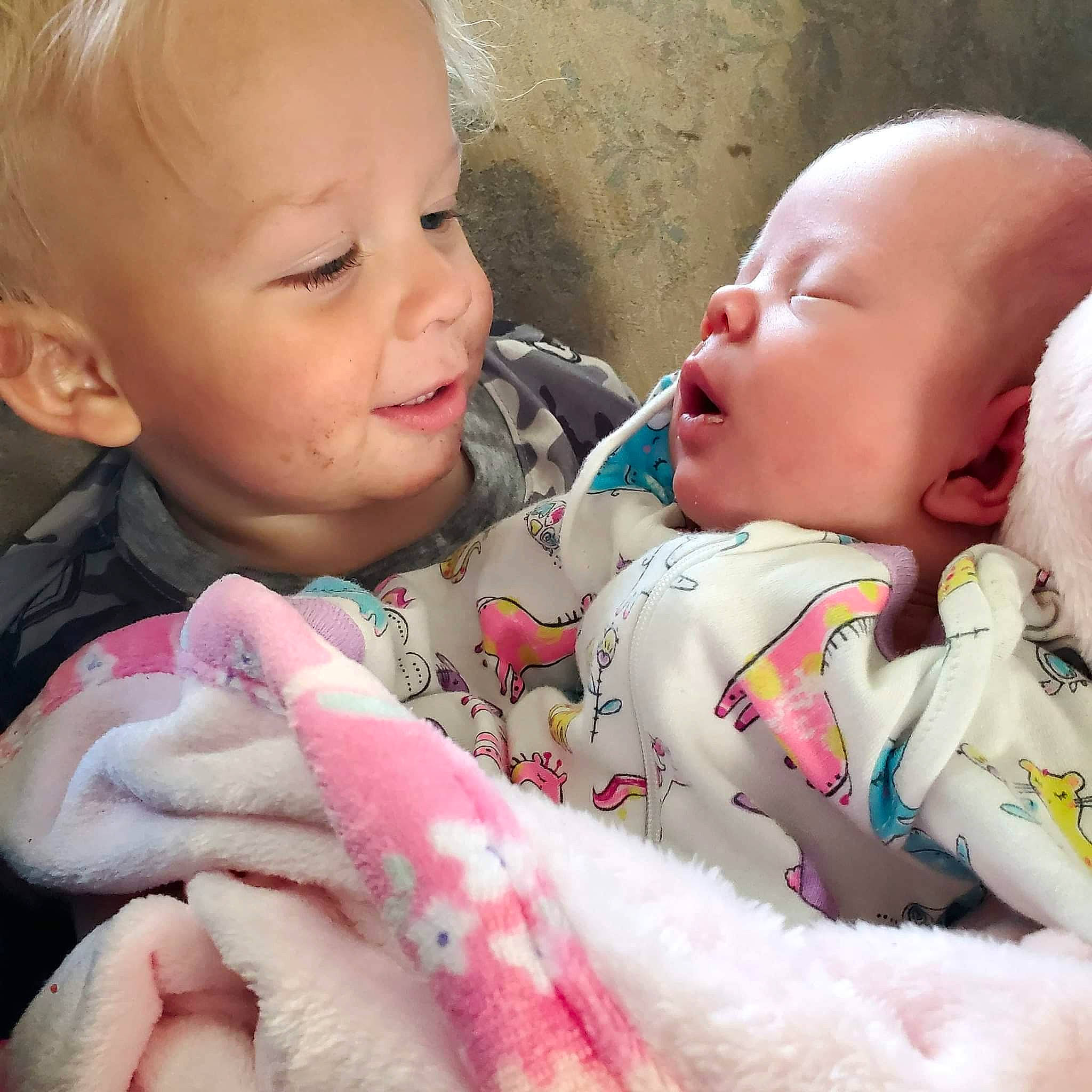 Alivia is registered to the contest to win money with this photo: baby_toddler_clothing, cheek, chin, eyebrow, face, facial_expression, hand, happy, human, iris, lip, mammal, mouth, nose, people_in_nature, person, skin, smile, textile, vertebrate