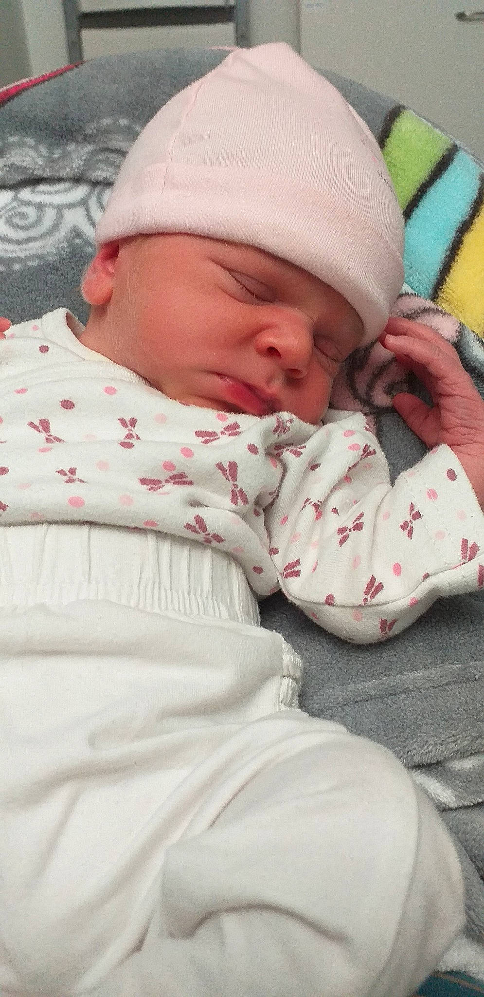 Klara a rejoint le concours — aidez-le/la à gagner de superbes lots ! baby, baby_sleeping, bedtime, birth, cheek, child, headwear, nap, person, skin, sleep, toddler