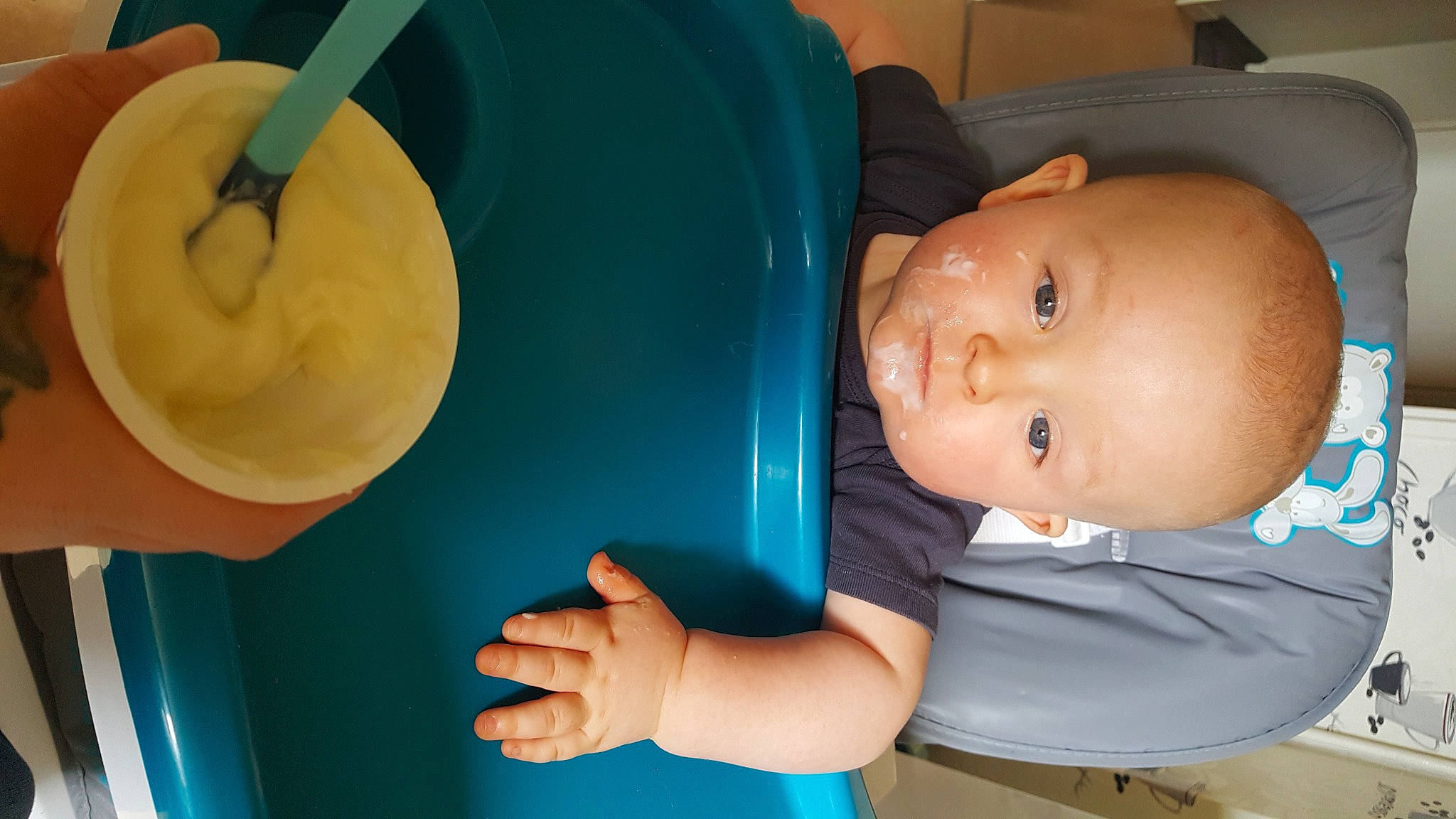 Livio participe au concours pour gagner de l'argent avec cette photo : arm, baby, baby_toddler_clothing, blue, cheek, child, chin, comfort, finger, fun, gesture, hand, human_body, nose, organ, person, product, smile, snapshot, t_shirt