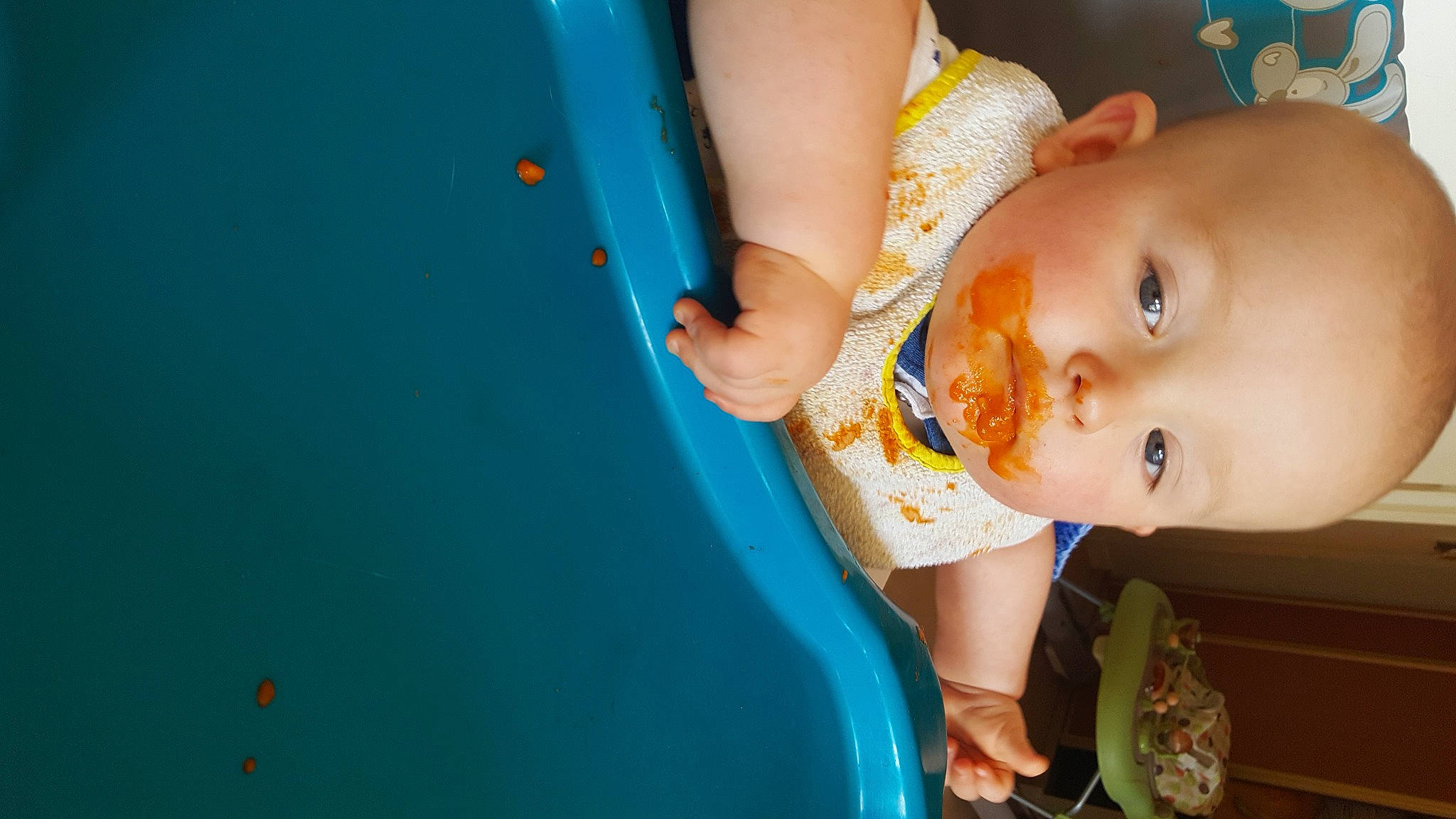 Livio a rejoint le concours — aidez-le/la à gagner de superbes lots ! baby, baby_products, baby_toddler_clothing, blue, child, electric_blue, fun, grass, happy, leisure, nail, nose, party, pattern, person, play, recreation, room, skin, smile