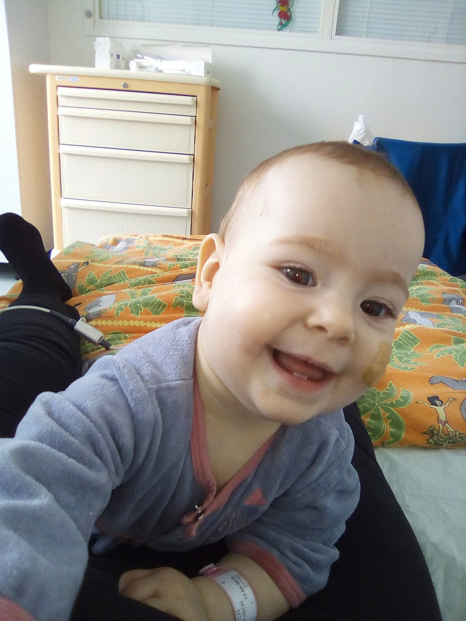 Marie participe au concours pour gagner de l'argent avec cette photo : boy, cheek, child, chin, day, ear, eye, eyebrow, face, forehead, hair, hairstyle, head, human_hair_color, infant, nose, person, product, skin, smile