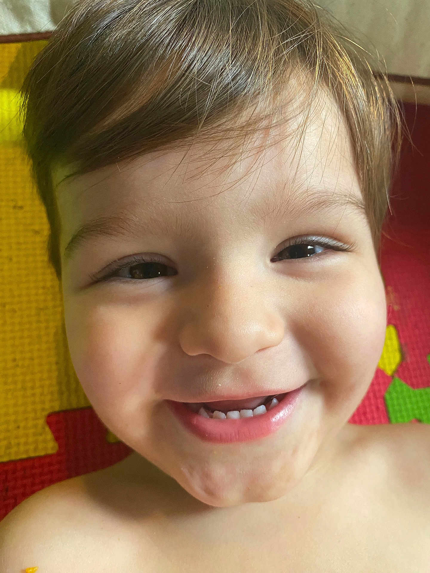 Kuiper is registered to the contest to win money with this photo: accessories, baby, babylaughing, blonde, bodypart, cosmetics, face, hair, happy, head, indoors, laughing, lipstick, mouth, person, photography, portrait, selfie, smile, teeth