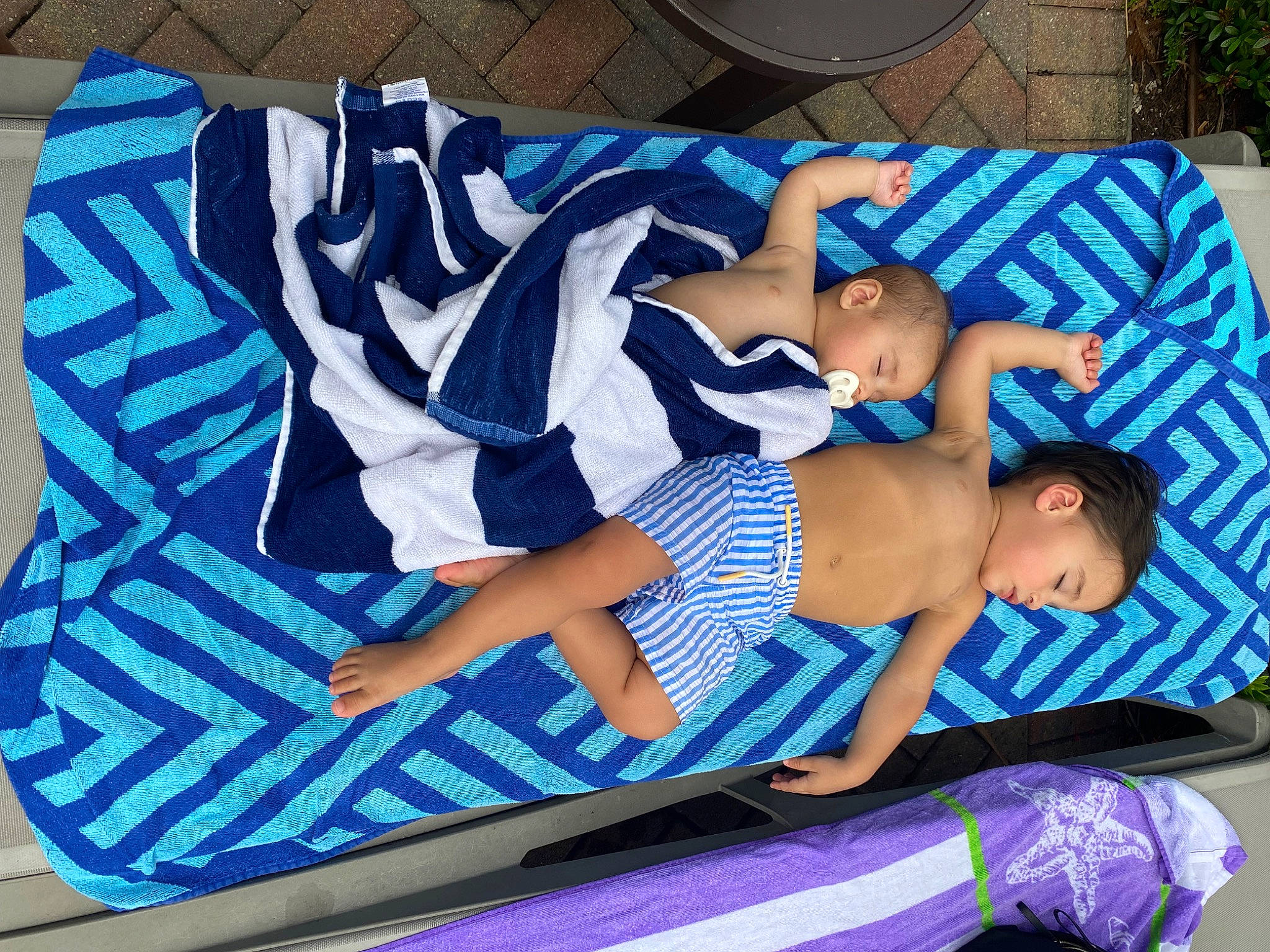 Luciano is registered to the contest to win money with this photo: child, comfort, electric_blue, fun, hat, human_leg, knee, leg, leisure, outdoor_furniture, pattern, person, plant, recreation, shorts, sitting, sleeve, t_shirt, textile, thigh