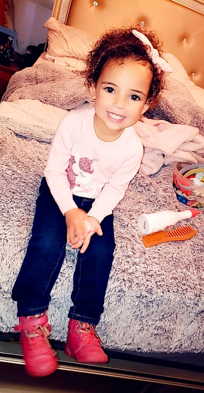 Za'Niya is registered to the contest to win money with this photo: beauty, child, child_model, happy, joy, leg, person, sitting, skin, smile, toddler