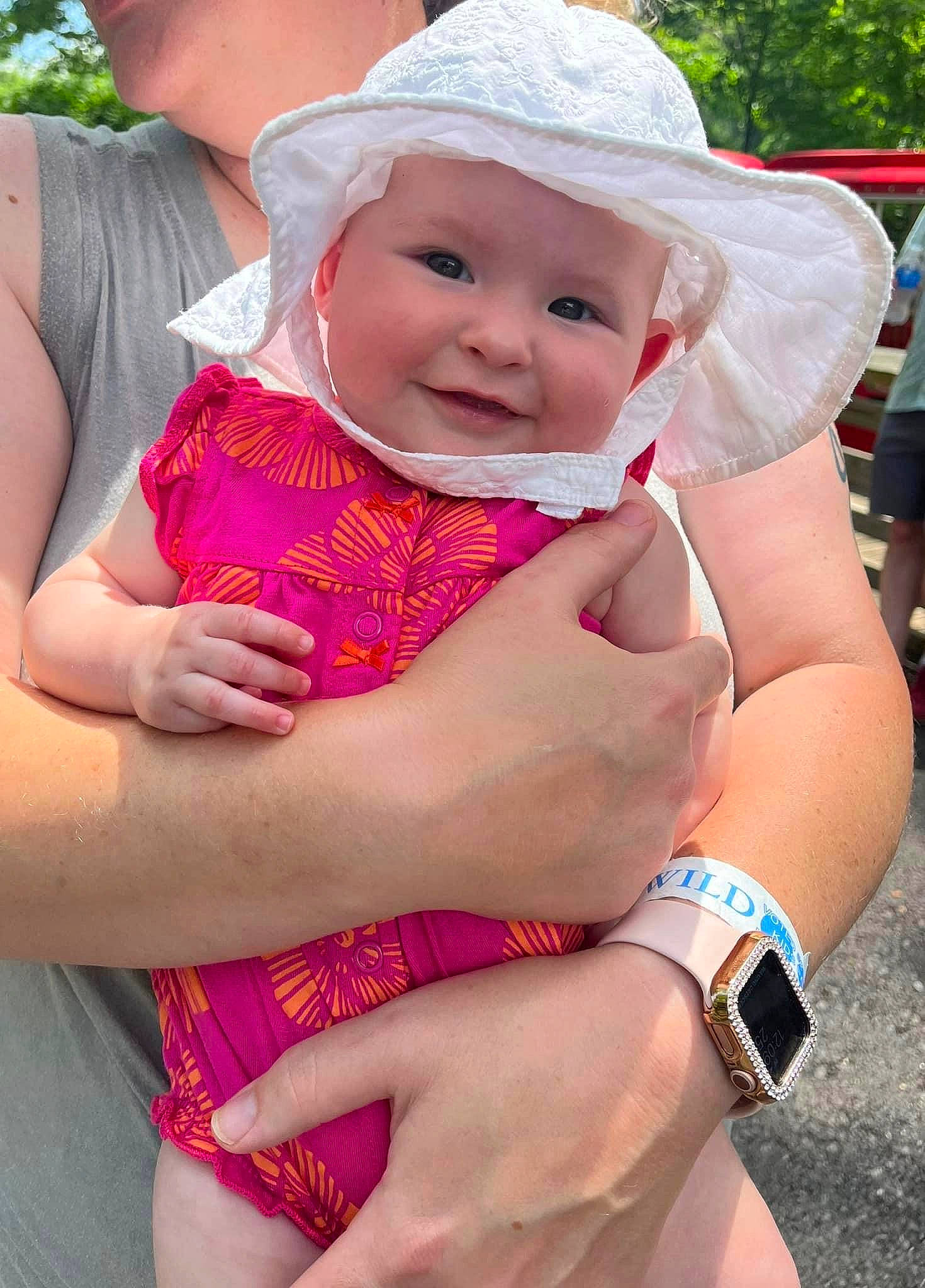 Leyna is registered to the contest to win money with this photo: baby, baby_toddler_clothing, child, finger, gesture, happy, hat, headwear, interaction, joy, muscle, people, people_in_nature, person, pink, red, skin, smile, summer, sun_hat