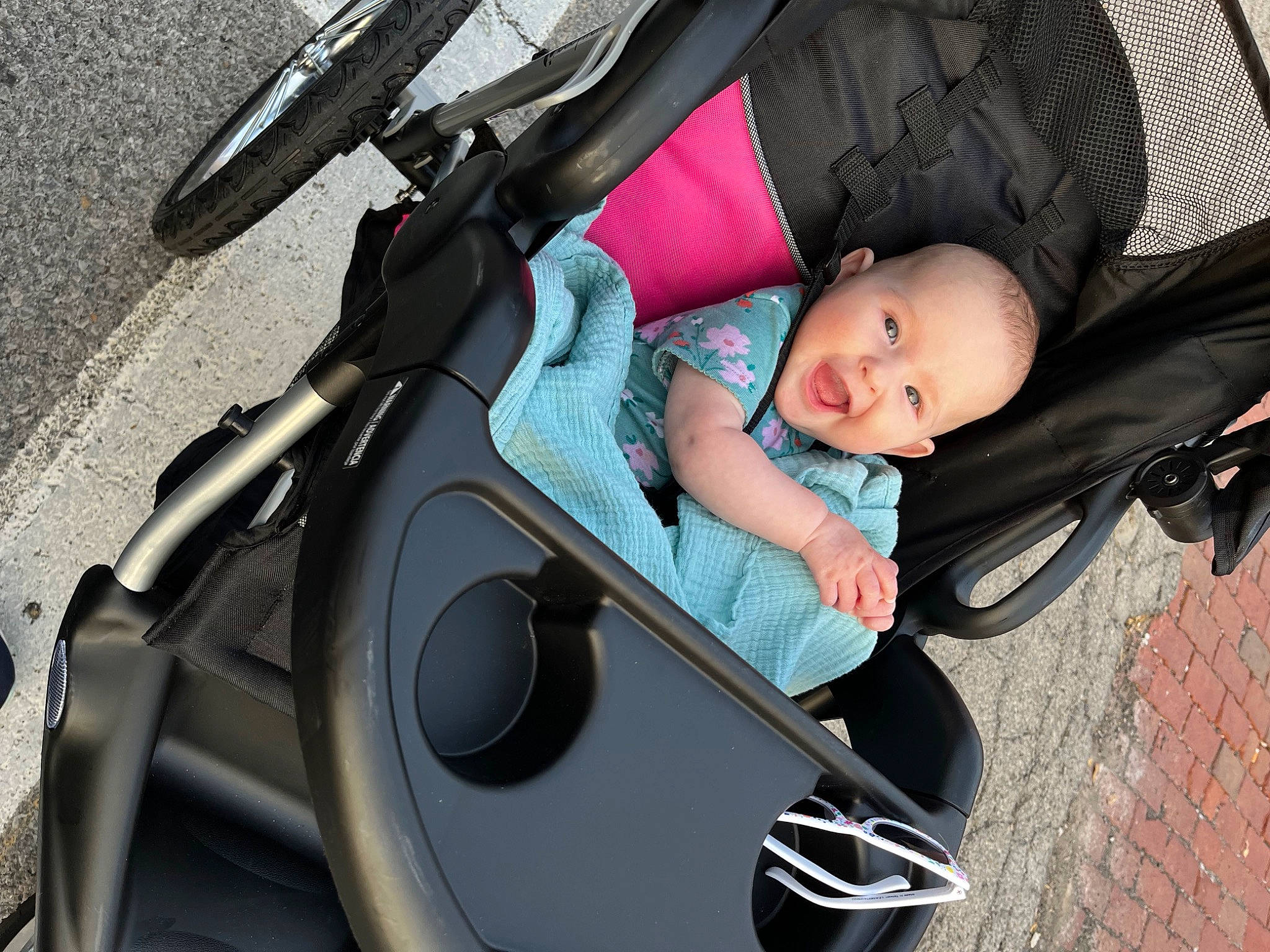 Leyna is registered to the contest to win money with this photo: auto_part, automotive_design, automotive_exterior, automotive_lighting, automotive_tire, automotive_wheel_system, baby, baby_carriage, baby_products, car_seat, child, comfort, fender, motor_vehicle, person, rim, tire, toddler, vehicle, vehicle_door