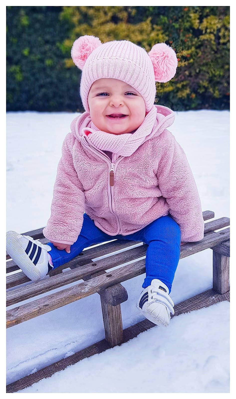 Mia participe au concours pour gagner de l'argent avec cette photo : baby, baby_toddler_clothing, cap, clothing, face, freezing, happy, head, headwear, jacket, joy, leisure, magenta, outerwear, person, photograph, pink, shoe, sleeve, smile
