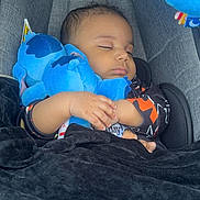 Eliakim Genesys a rejoint le concours — aidez-le/la à gagner de superbes lots ! baby, sleeping, car_seat, plush_toy, blue, blanket, child, infant, cozy, peaceful, hands, clothing, cute, rest, indoor, soft, comfort, young, face, head