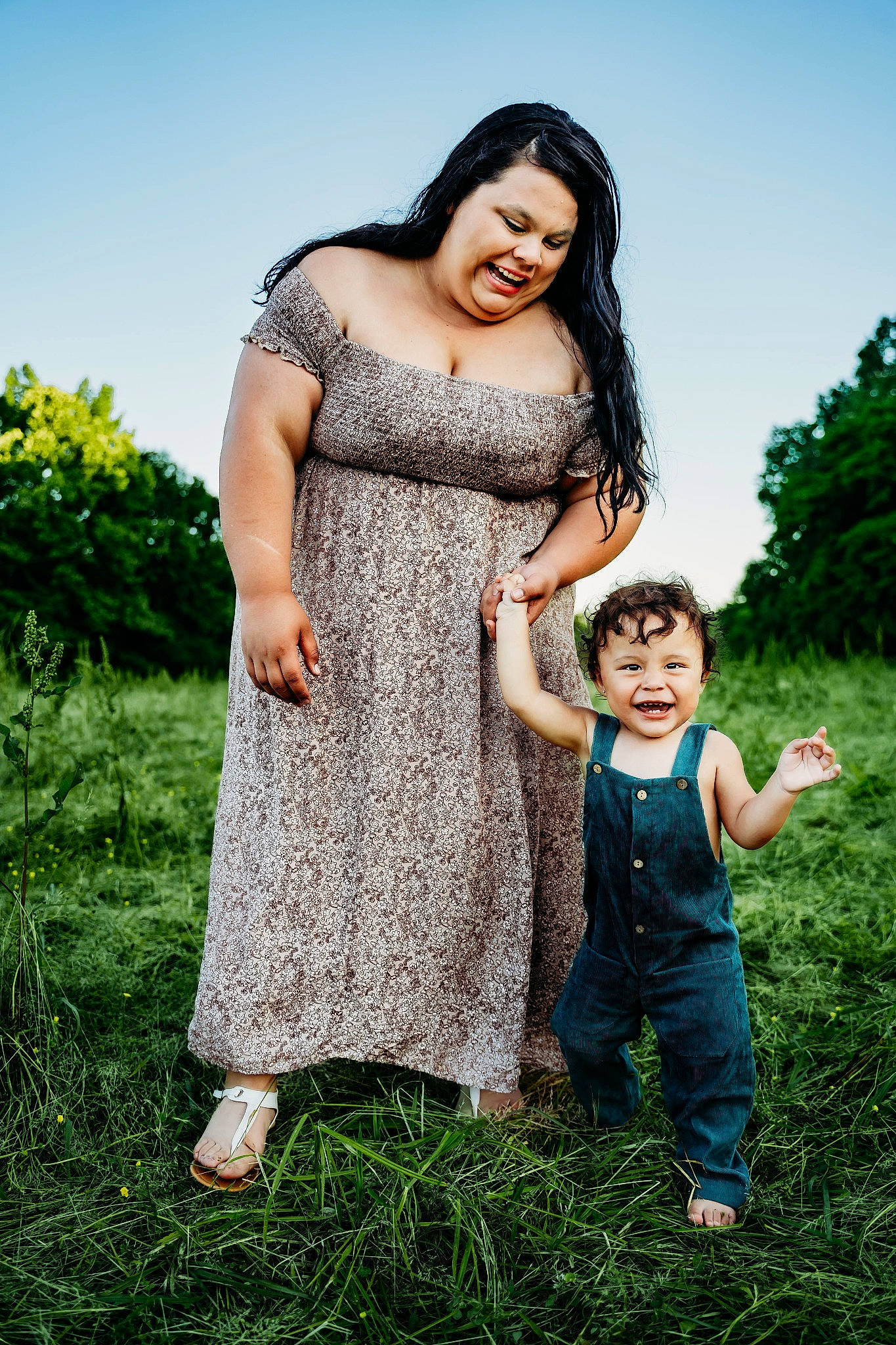 Bellamy is registered to the contest to win money with this photo: clothing, dress, face, flash_photography, fun, gesture, grass, grassland, hairstyle, hand, happy, joy, one_piece_garment, people_in_nature, person, plant, shoulder, sky, smile, standing