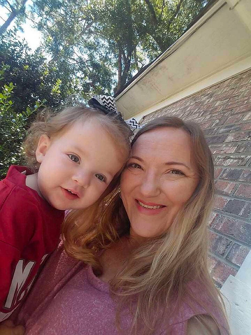 Selene is registered to the contest to win money with this photo: chin, face, fun, grass, hair, happy, human_body, iris, joy, leisure, lip, mouth, neck, people_in_nature, person, plant, shoulder, skin, smile, toddler