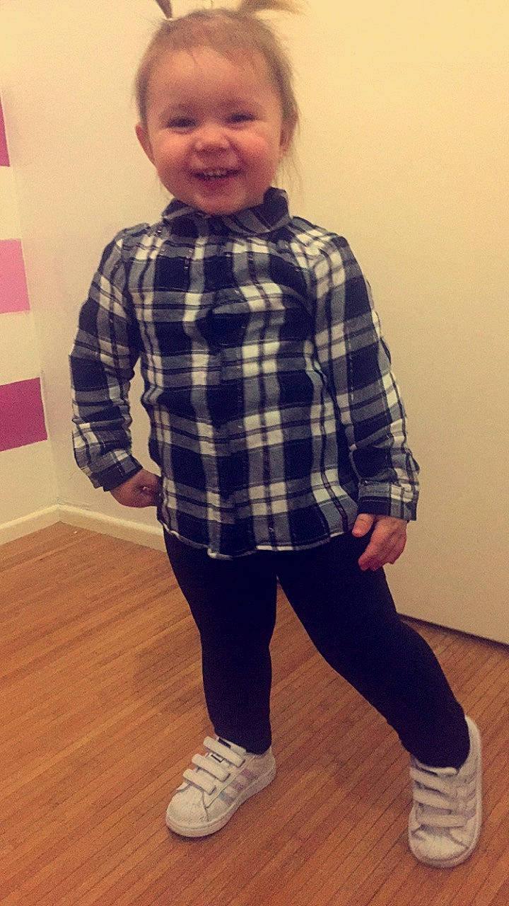 Zya participe au concours pour gagner de l'argent avec cette photo : child, clothing, cool, day, design, floor, flooring, fun, girl, joy, leg, outerwear, pattern, person, plaid, product, shoulder, standing, t_shirt, tartan