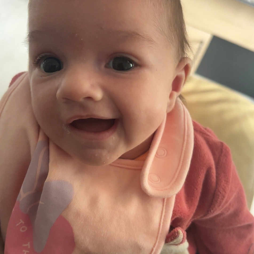 Nahïa participe au concours pour gagner de l'argent avec cette photo : apparel, baby, bib, child, clothing, cozy, cute, expression, eyes, face, happy, human, indoor, infant, mouth, portrait, skin, smiling, warm, young