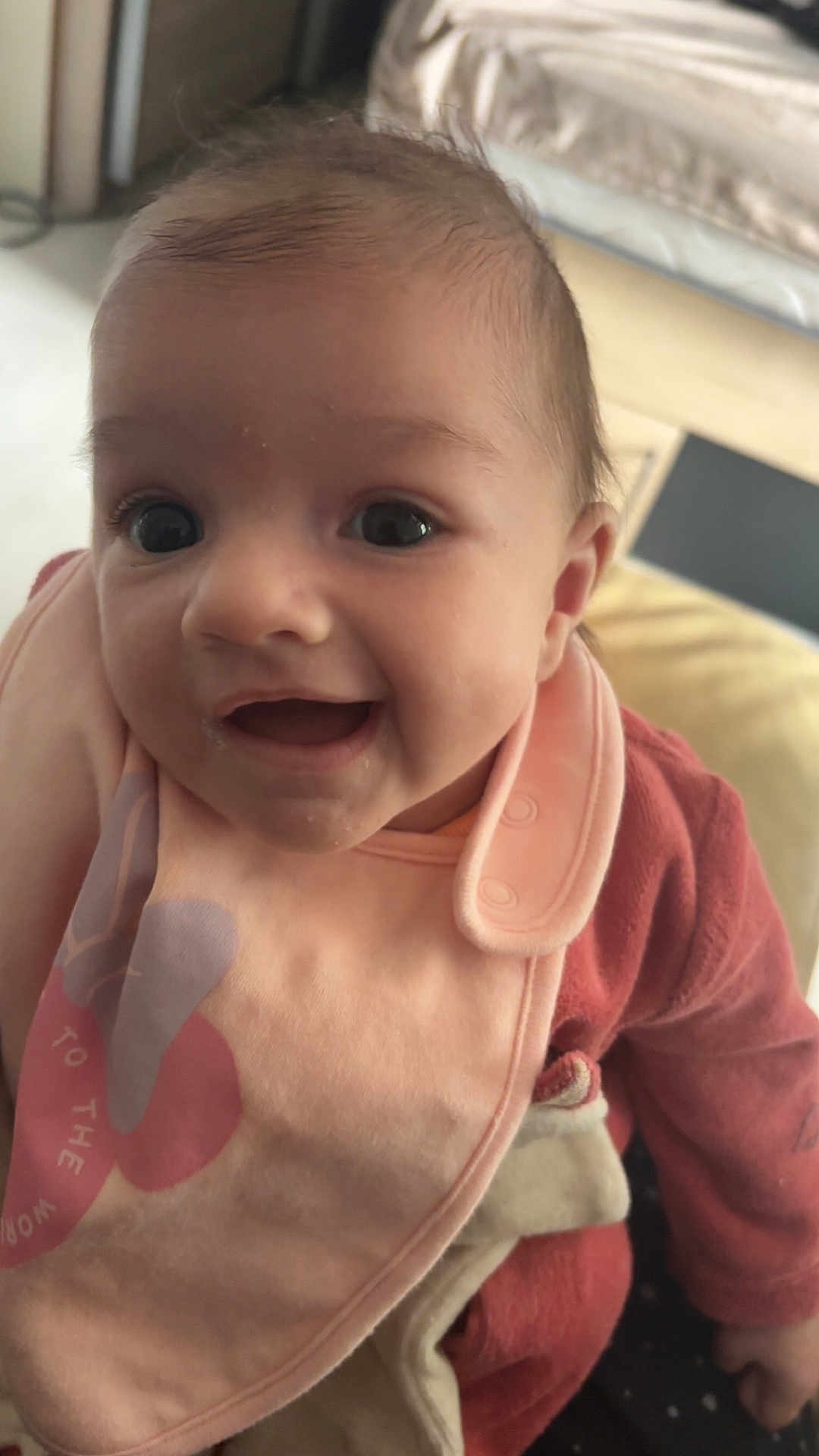 Nahïa participe au concours pour gagner de l'argent avec cette photo : baby, smiling, face, infant, bib, clothing, indoor, human, cute, portrait, child, young, happy, cozy, warm, skin, eyes, mouth, expression, apparel