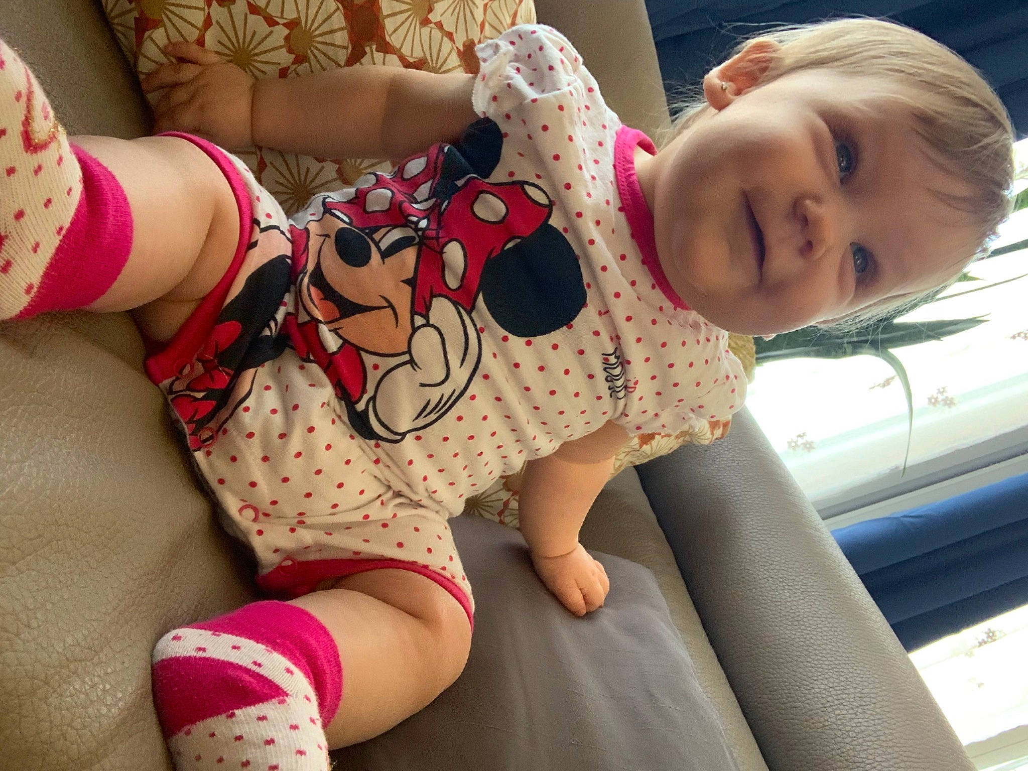 Ilyana a rejoint le concours — aidez-le/la à gagner de superbes lots ! arm, baby_toddler_clothing, clothing, comfort, dress, eyewear, glasses, hand, human_body, joint, knee, leg, mouth, organ, person, pink, skin, sock, sunglasses, thigh