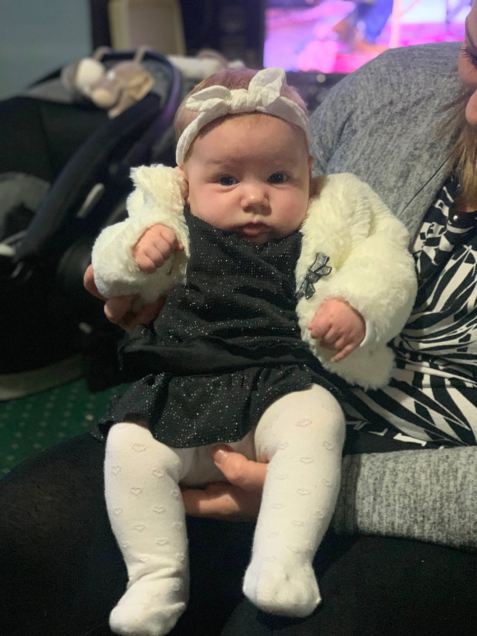 Ilyana a rejoint le concours — aidez-le/la à gagner de superbes lots ! baby, baby_toddler_clothing, cheek, child, comfort, event, finger, foot, fun, fur, happy, headwear, human_leg, lap, person, sitting, sock, thigh, toddler