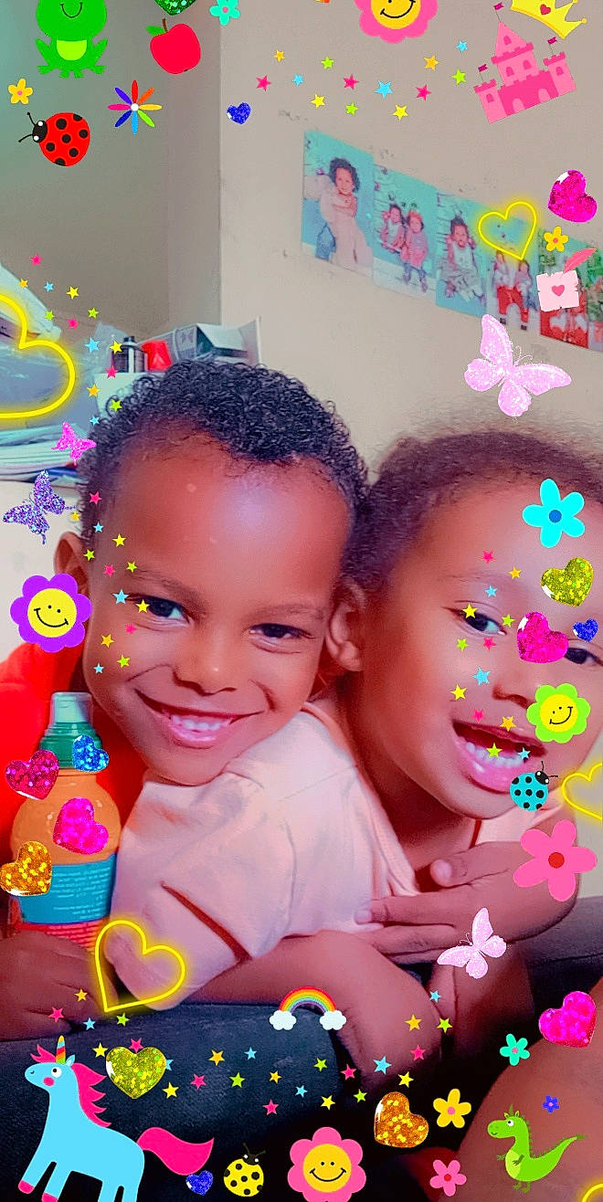 Noah participe au concours pour gagner de l'argent avec cette photo : adaptation, blurred, cheek, child, event, eyelash, facial_expression, friendship, fun, hairstyle, happy, joy, leisure, magenta, party, party_supply, people, person, photograph, pink