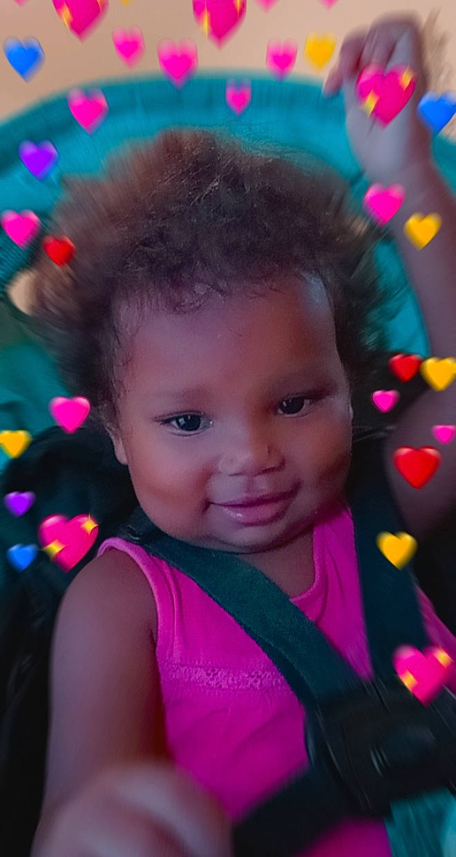 Iris a rejoint le concours — aidez-le/la à gagner de superbes lots ! black, cheek, chin, eye, eyebrow, face, facial_expression, flash_photography, hair, hairstyle, head, human, iris, lip, nose, organ, person, photograph, purple, skin