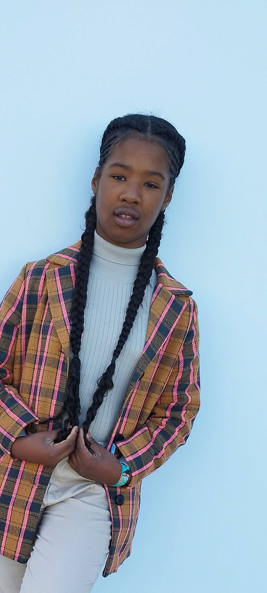 Malya a rejoint le concours — aidez-le/la à gagner de superbes lots ! beard, blazer, collar, dress_shirt, electric_blue, face, facial_hair, fashion_design, formal_wear, hair, head, jewellery, neck, necklace, pattern, person, plaid, sleeve, tartan, wool