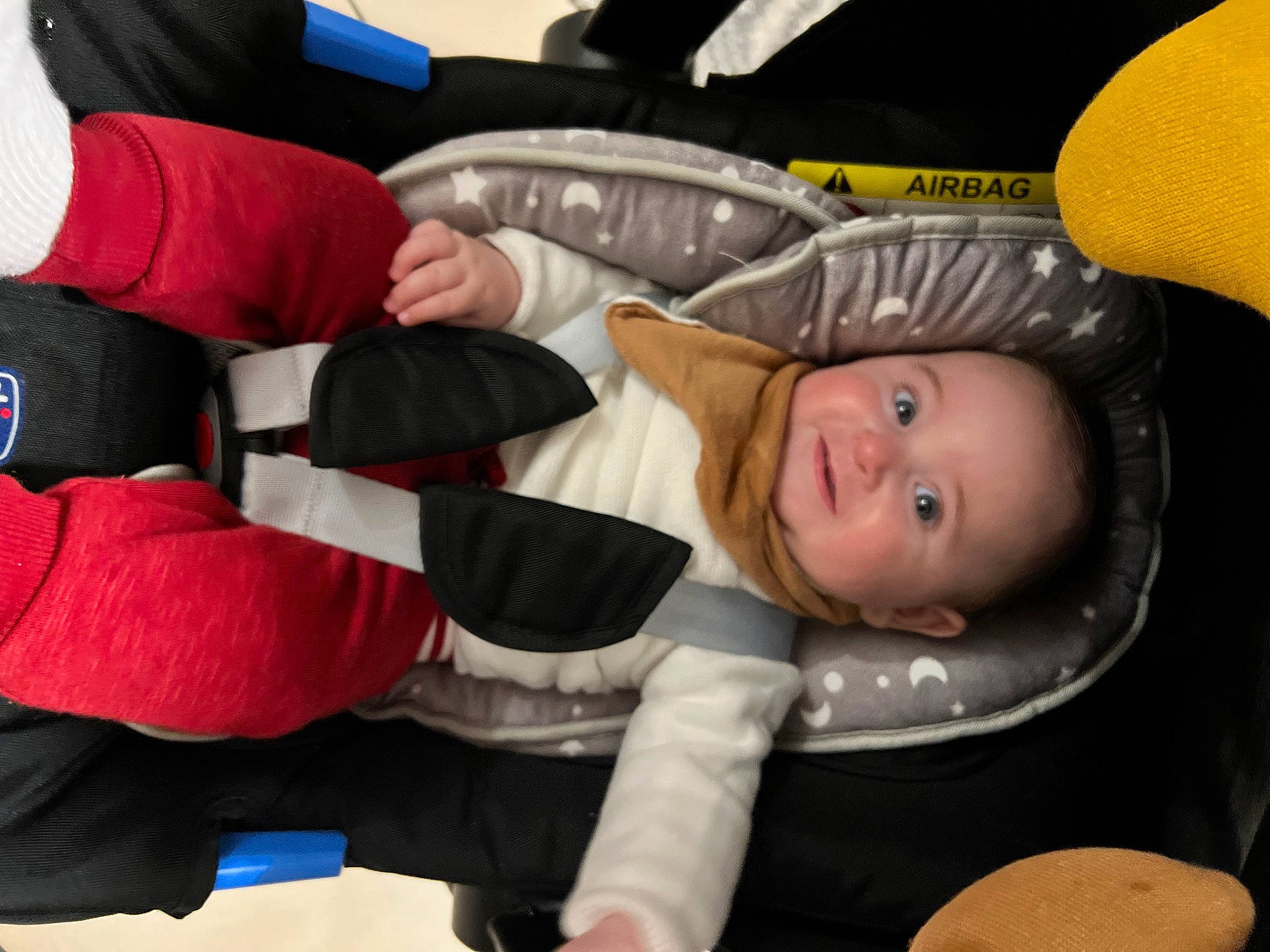 Andrea a rejoint le concours — aidez-le/la à gagner de superbes lots ! baby, baby_carriage, baby_products, baby_toddler_clothing, car_seat, carmine, chair, child, comfort, fun, lap, mouth, person, play, room, sitting, smile, toddler