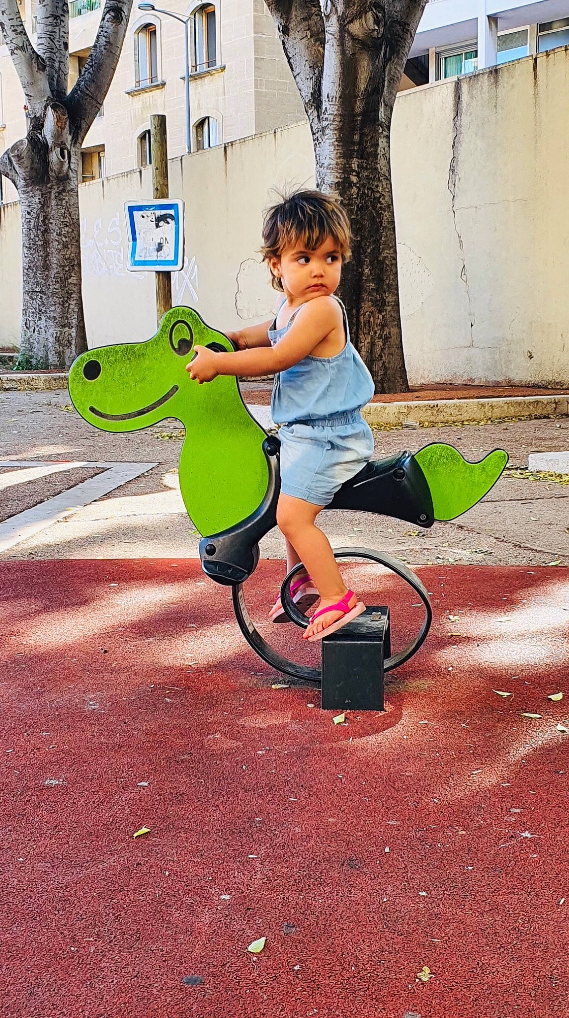 Razane participe au concours pour gagner de l'argent avec cette photo : automotive_wheel_system, bicycle, bicycle_accessory, child, cycling, footwear, green, leisure, person, photography, plant, play, playground, recreation, tree, unicycle, vacation, vehicle, wheel