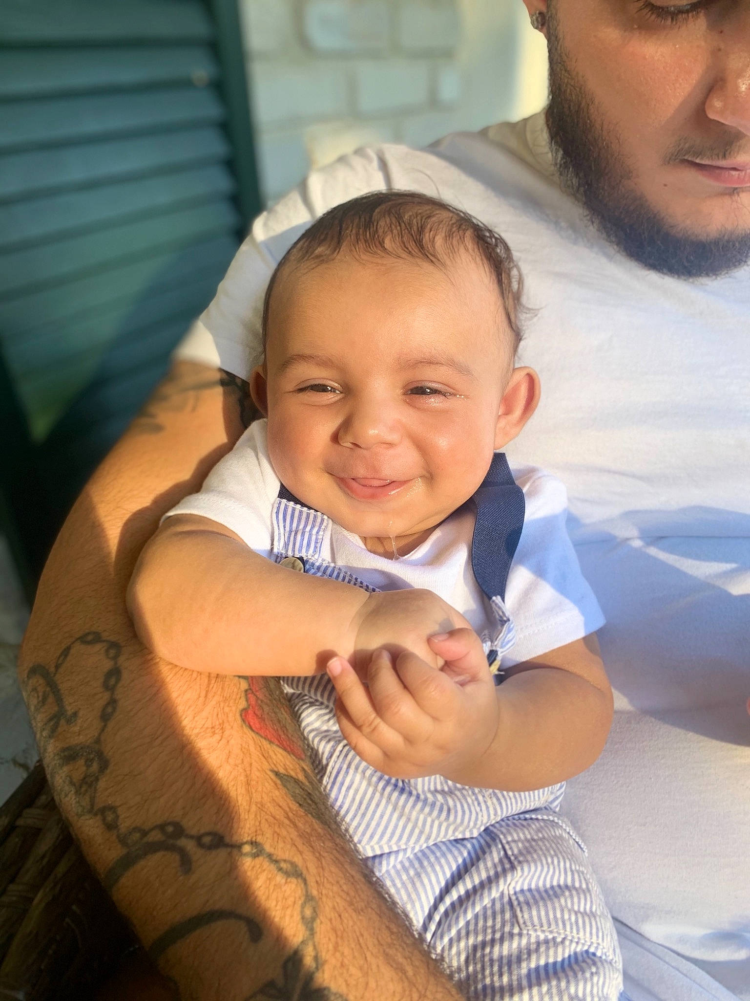 Ezriel is registered to the contest to win money with this photo: arm, baby, birth, child, face, family, finger, hand, happy, head, joy, muscle, nose, people, person, skin, smile, toddler, vacation