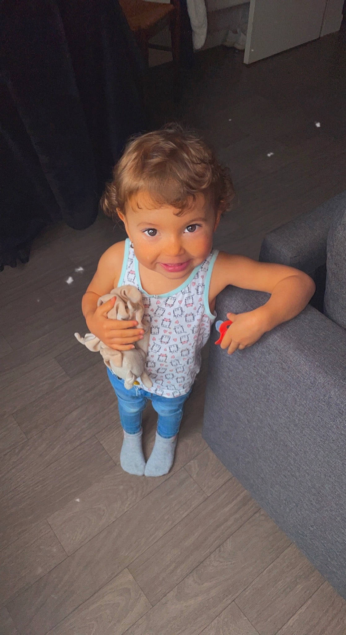 Wendy a rejoint le concours — aidez-le/la à gagner de superbes lots ! baby, baby_toddler_clothing, cheek, finger, floor, flooring, hair, hairstyle, head, human_body, joint, joy, knee, leg, nose, person, skin, sleeve, sock, thigh