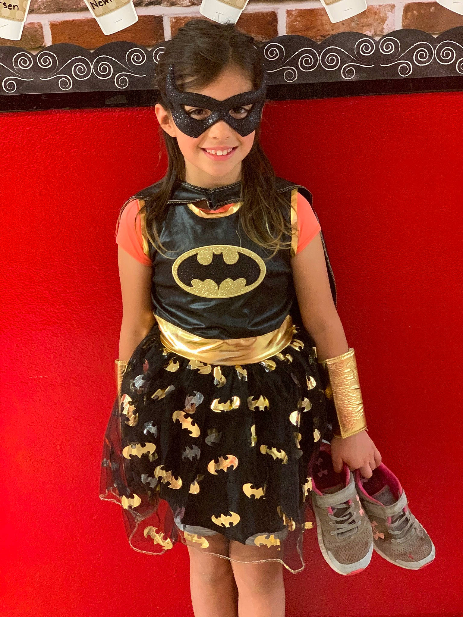 Vivian is registered to the contest to win money with this photo: black_hair, day_dress, eyewear, fashion_design, goggles, joint, joy, lipstick, neck, necklace, one_piece_garment, person, red, shoe, sleeve, street_fashion, sunglasses, thigh, trunk, vision_care