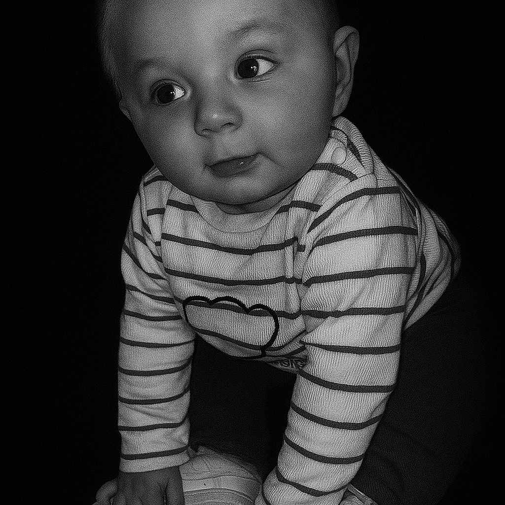 éloënn participe au concours pour gagner de l'argent avec cette photo : baby, black_background, child, closeup, clothing, crawling, curious, cute, expression, face, feet, hands, infant, looking_away, monochrome, portrait, sneakers, striped_sweater, studio, young_child
