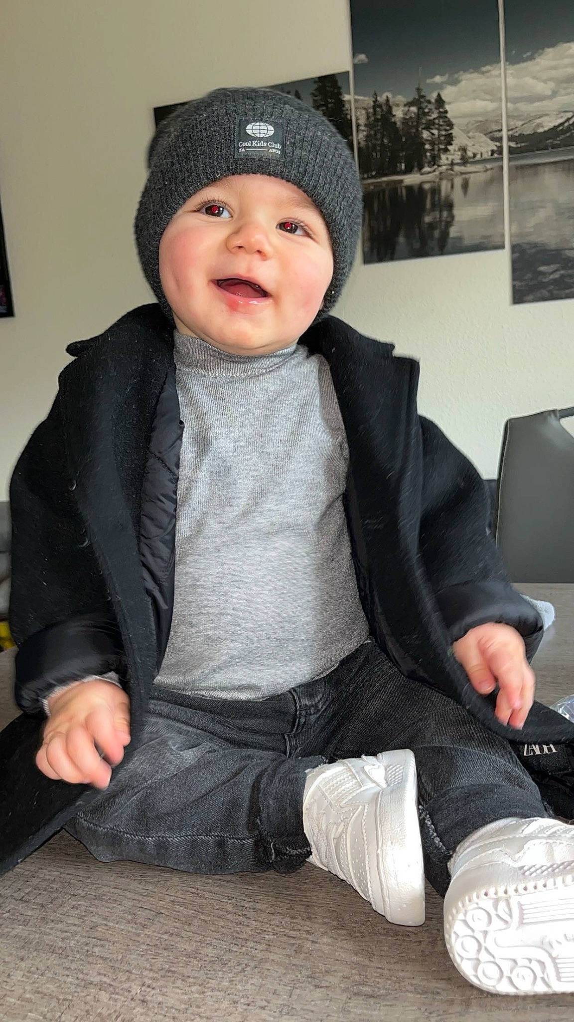 Dyëgo a rejoint le concours — aidez-le/la à gagner de superbes lots ! baby, baby_toddler_clothing, beauty, black, cap, child, clothing, collar, comfort, cool, eye, fashion, grey, headgear, headwear, outerwear, person, sleeve, smile, textile