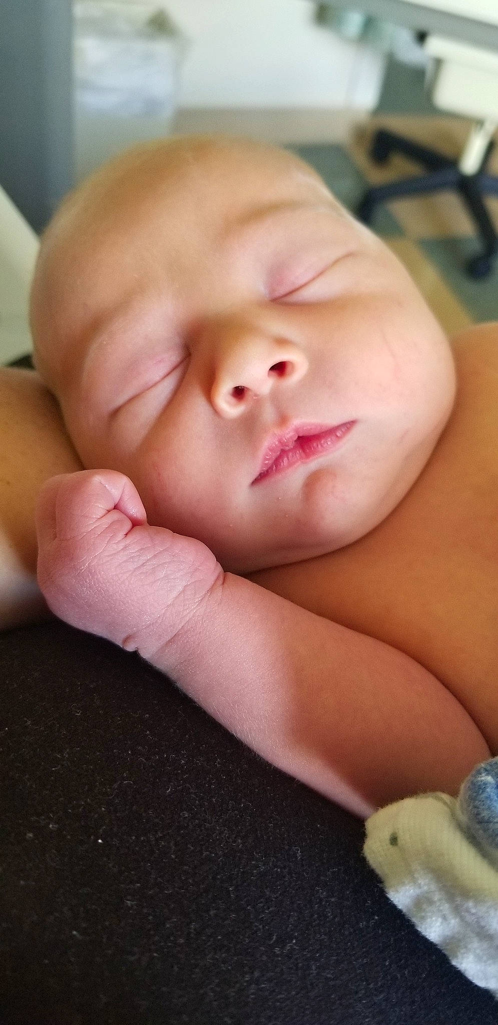 Arminius is registered to the contest to win money with this photo: baby, cheek, child, face, finger, hand, lip, mouth, nose, person, skin, sleep, thumb, toddler