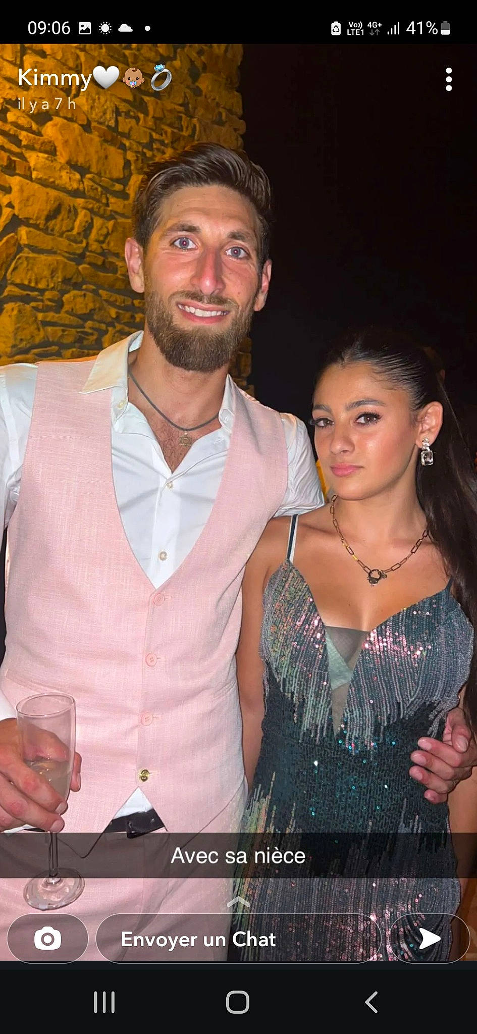 Taithia a rejoint le concours — aidez-le/la à gagner de superbes lots ! beard, cool, drinkware, facial_expression, fashion, fashion_design, flash_photography, formal_wear, friendship, fun, gesture, happy, jewellery, joy, muscle, necklace, organ, person, smile, stemware