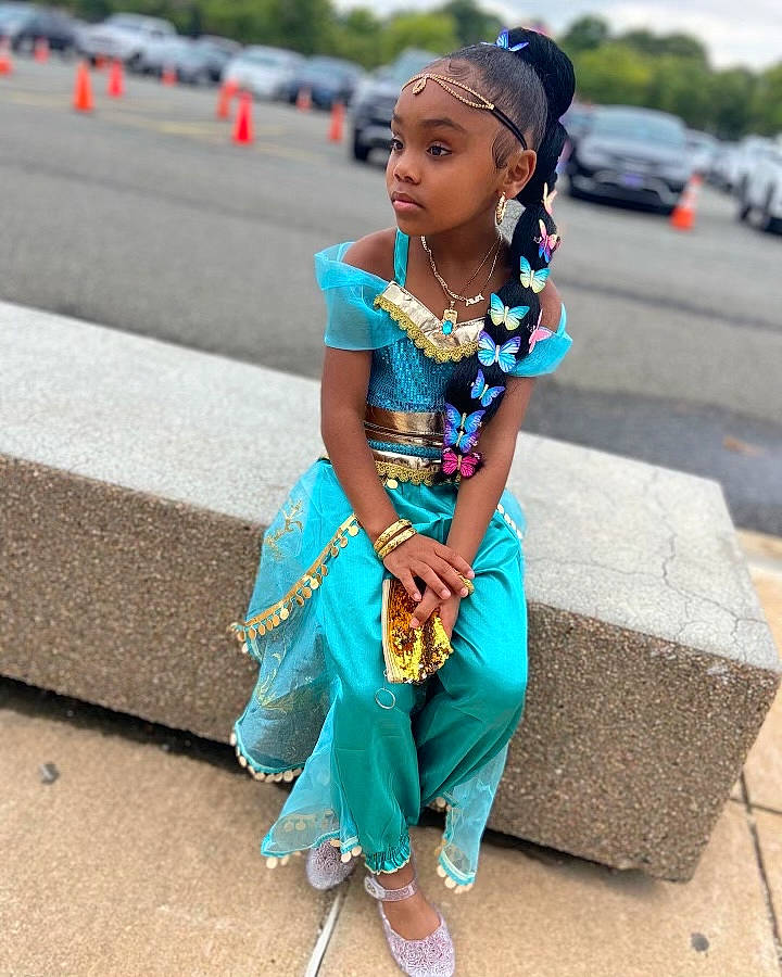 Ava is registered to the contest to win money with this photo: asphalt, car, dress, electric_blue, event, eyewear, fashion_accessory, fashion_design, fun, happy, headwear, human_leg, jewellery, neck, person, road, sandal, shoulder, thigh, travel