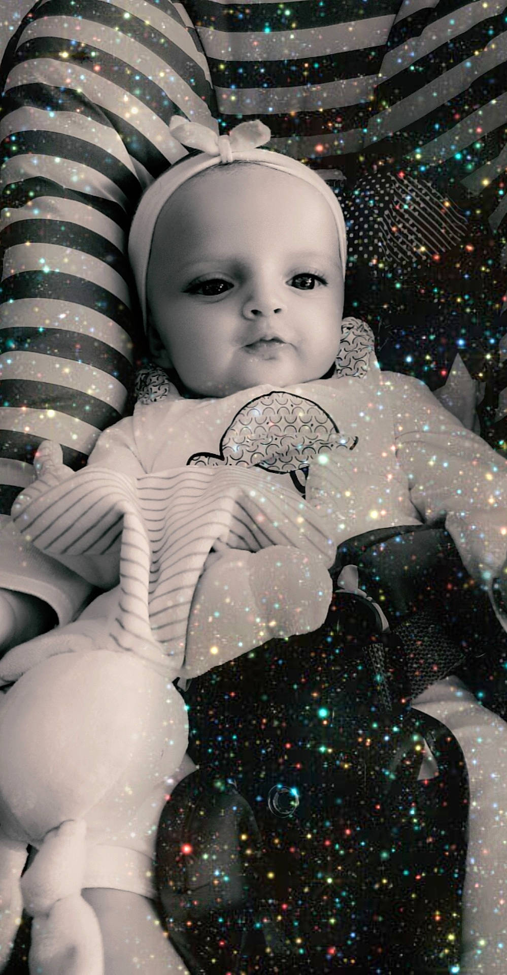 Haïvy a rejoint le concours — aidez-le/la à gagner de superbes lots ! black_and_white, cheek, child, christmas, fun, head, monochrome, person, photography, smile, snow, toddler, winter