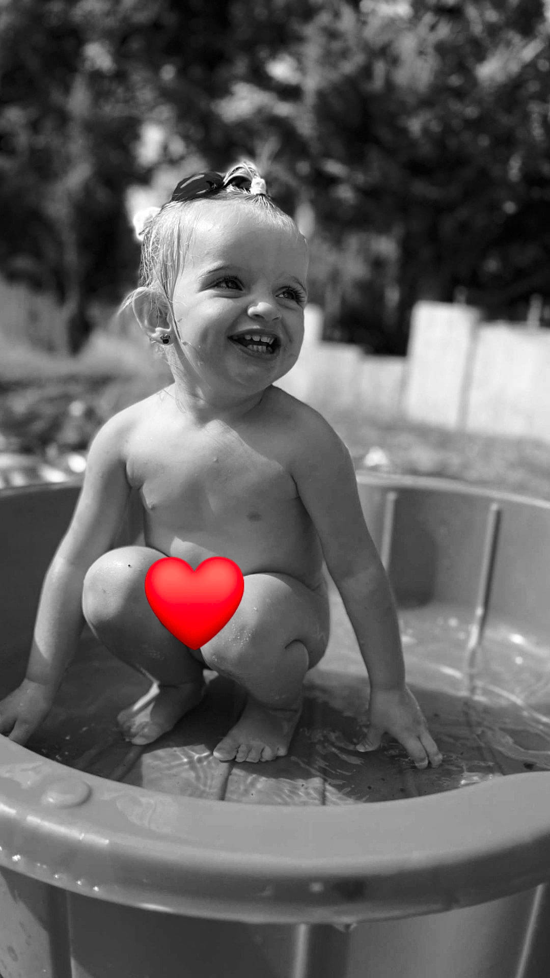 Haïvy a rejoint le concours — aidez-le/la à gagner de superbes lots ! barechested, black, black_and_white, chest, flash_photography, fun, goggles, hairstyle, happy, headgear, human, joy, lip, muscle, person, smile, standing, style, sunglasses, toddler
