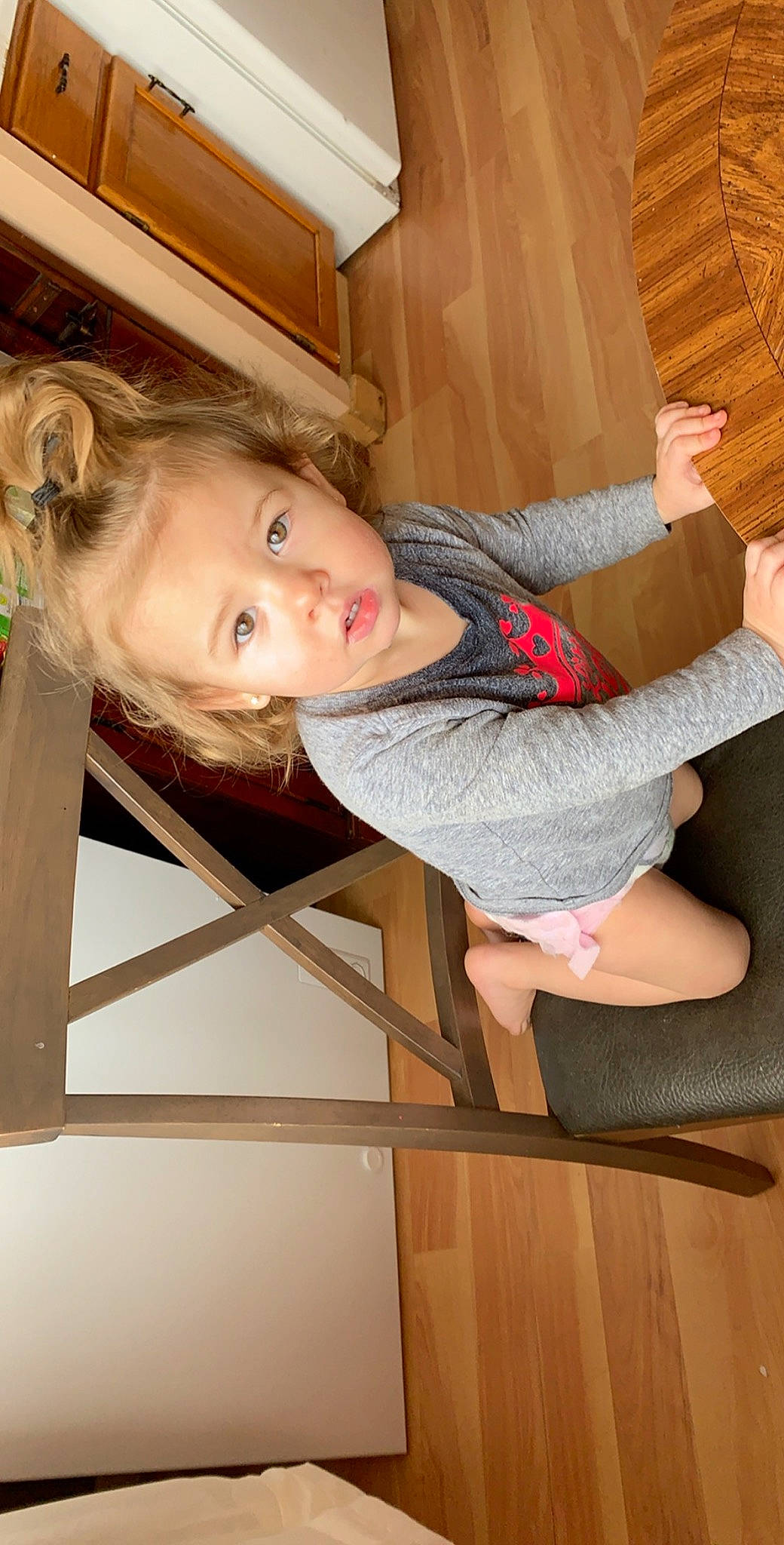 Fae is registered to the contest to win money with this photo: leg, person