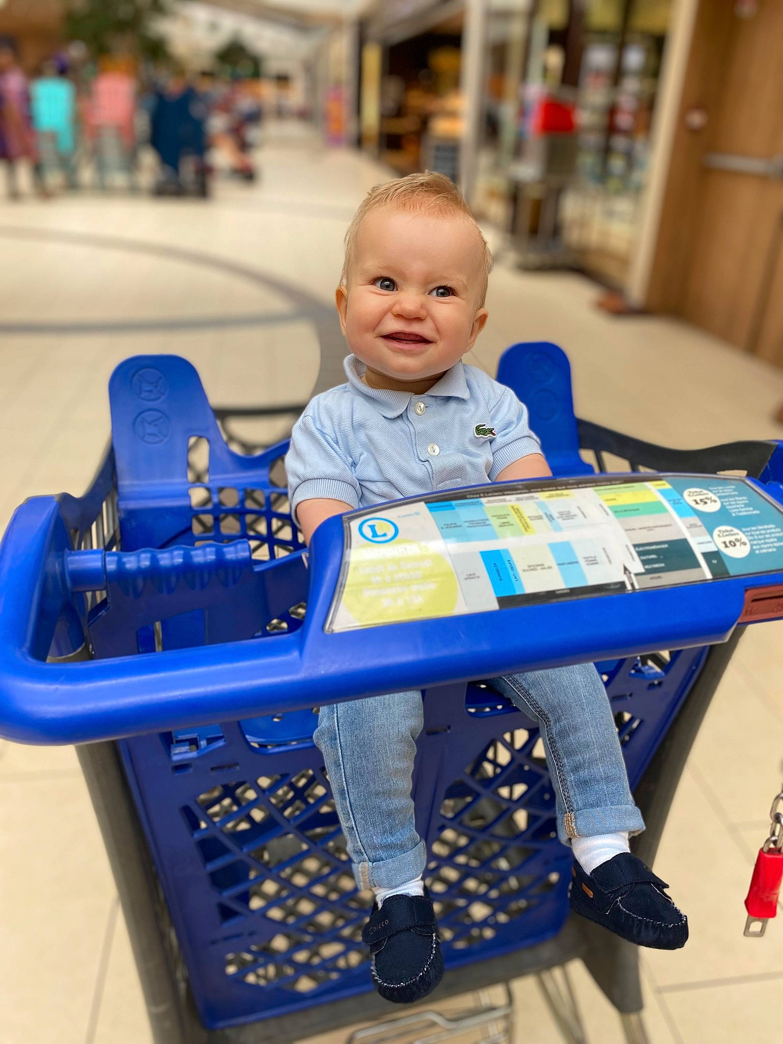 Matéo a rejoint le concours — aidez-le/la à gagner de superbes lots ! baby, baby_toddler_clothing, child, city, electric_blue, fun, happy, joy, leisure, office_equipment, person, play, product, recreation, room, sitting, smile, toddler