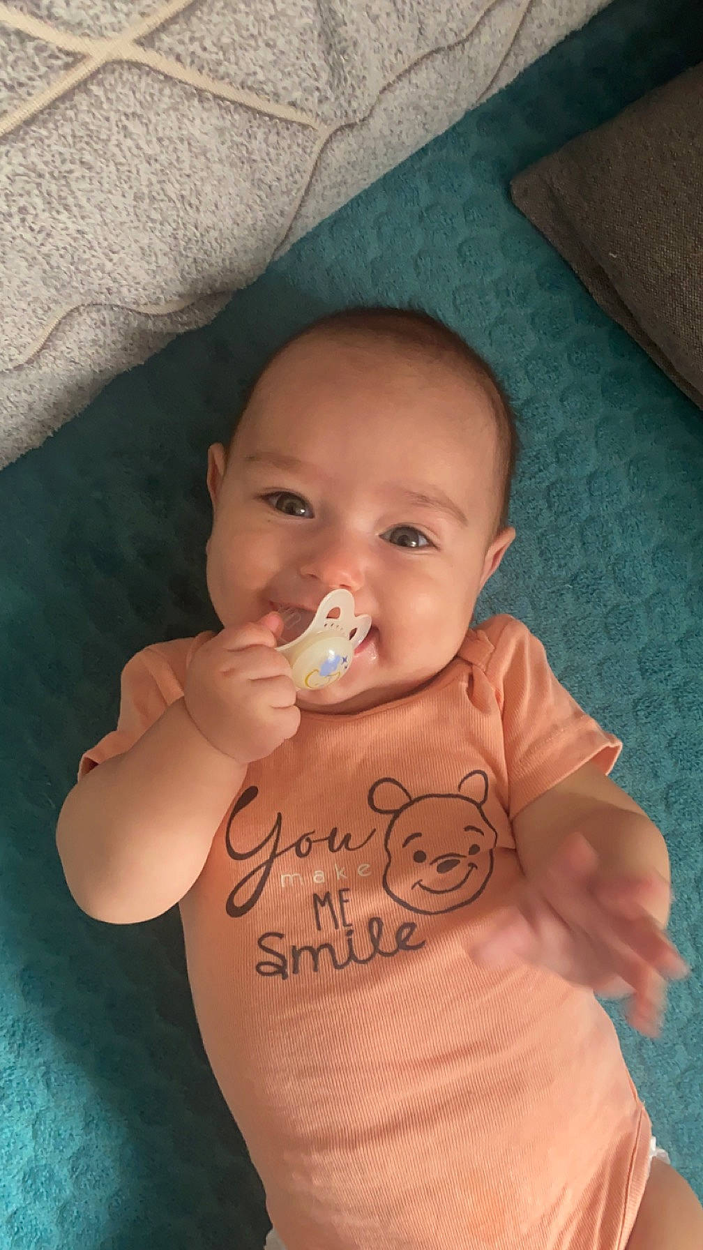 Alaric a rejoint le concours — aidez-le/la à gagner de superbes lots ! arm, baby, baby_toddler_clothing, cheek, ear, eye, eyebrow, eyelash, finger, gesture, hair, happy, human_body, iris, lip, mouth, nose, organ, person, skin