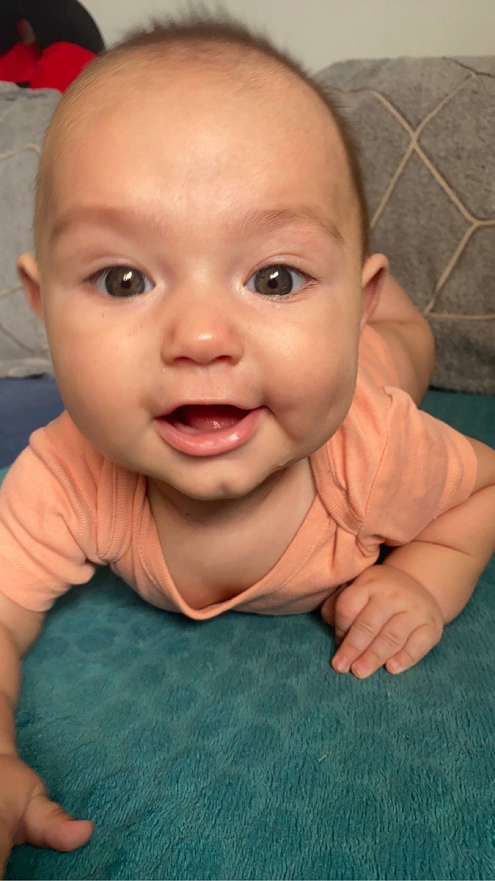 Alaric a rejoint le concours — aidez-le/la à gagner de superbes lots ! baby, baby_toddler_clothing, cheek, child, comfort, eyebrow, eyelash, finger, flooring, gesture, happy, human_body, iris, lip, mouth, nose, person, skin, smile, thumb