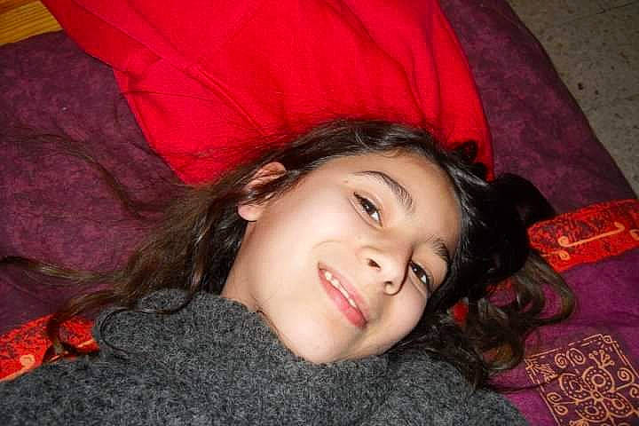 Audrey a rejoint le concours — aidez-le/la à gagner de superbes lots ! black_hair, cheek, ear, eyebrow, face, fun, hair_coloring, headwear, joy, lip, mouth, nose, person, red, skin, smile