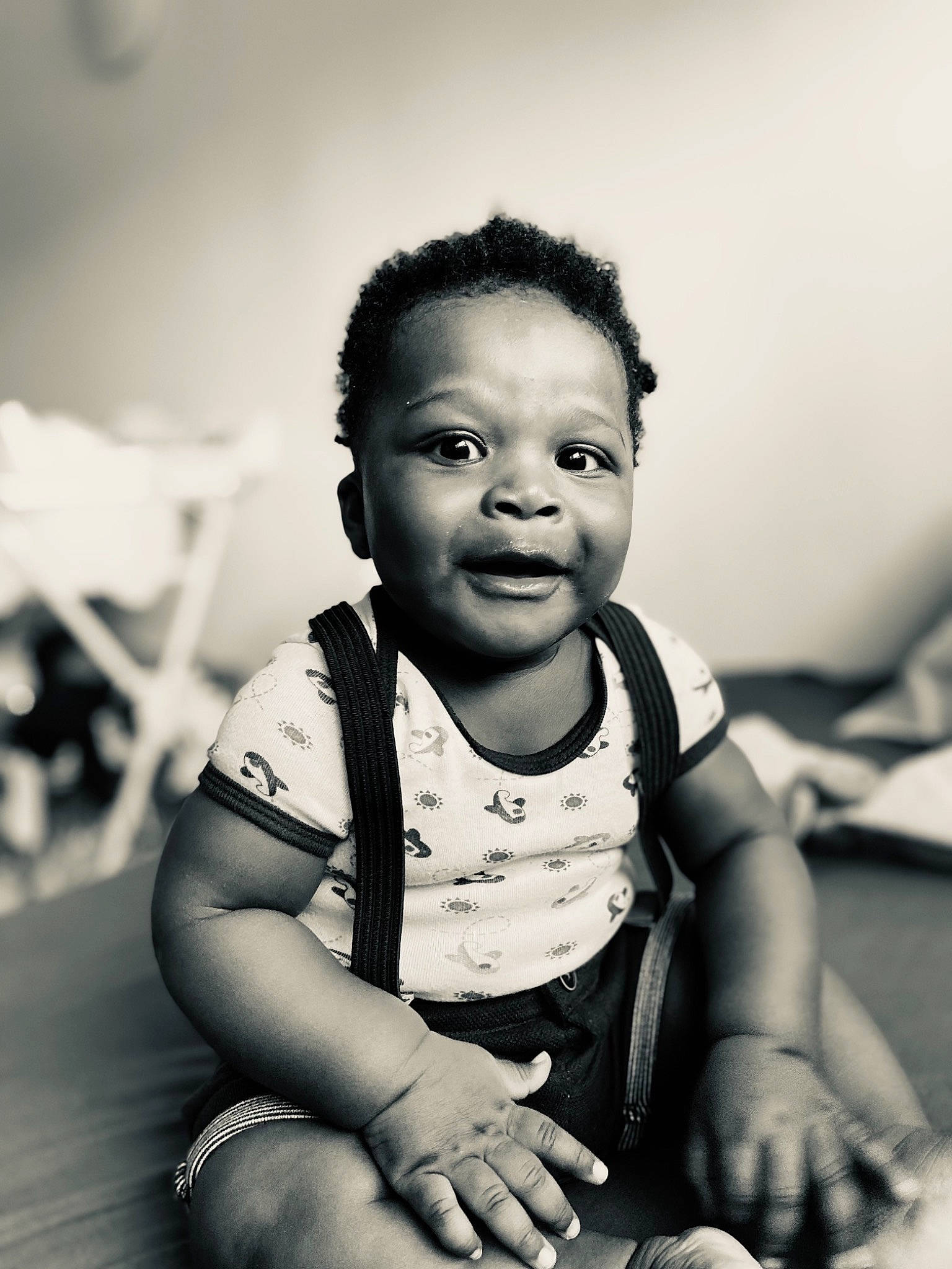 Morgan participe au concours pour gagner de l'argent avec cette photo : arm, black, black_and_white, cheek, child, cloud, eye, face, facial_expression, flash_photography, gesture, hand, happy, iris, monochrome, monochrome_photography, person, skin, smile, style