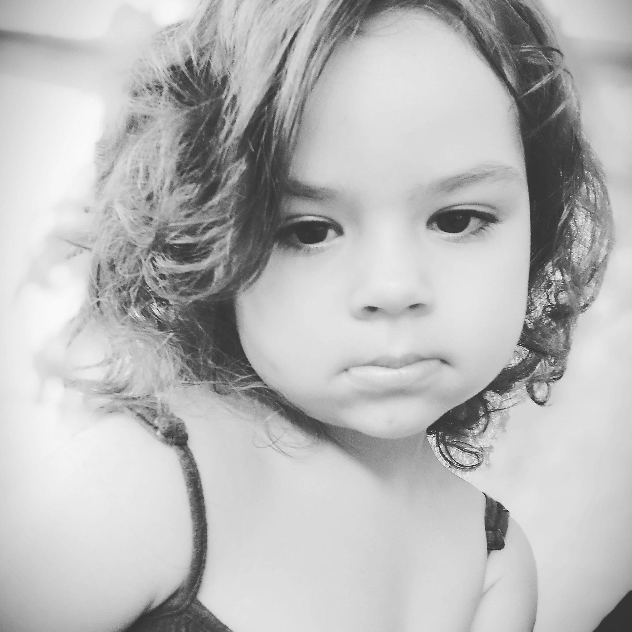 Giulia participe au concours pour gagner de l'argent avec cette photo : beauty, black_and_white, cheek, child, chin, eye, eyebrow, face, forehead, hair, hairstyle, head, lip, monochrome, nose, person, photograph, portrait, portrait_photography, skin