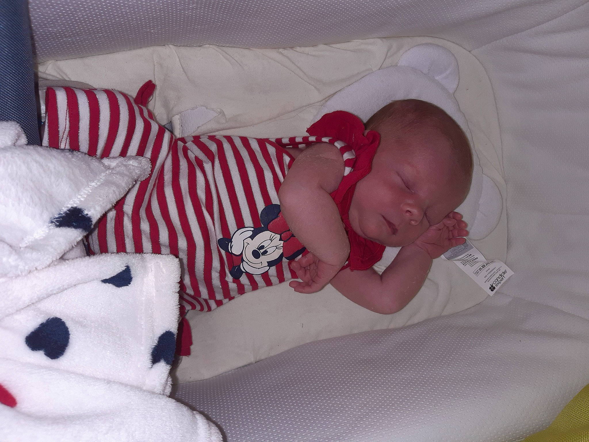 Mia participe au concours pour gagner de l'argent avec cette photo : baby, baby_products, baby_sleeping, bedtime, birth, child, comfort, linens, nap, person, product, sleep, toddler