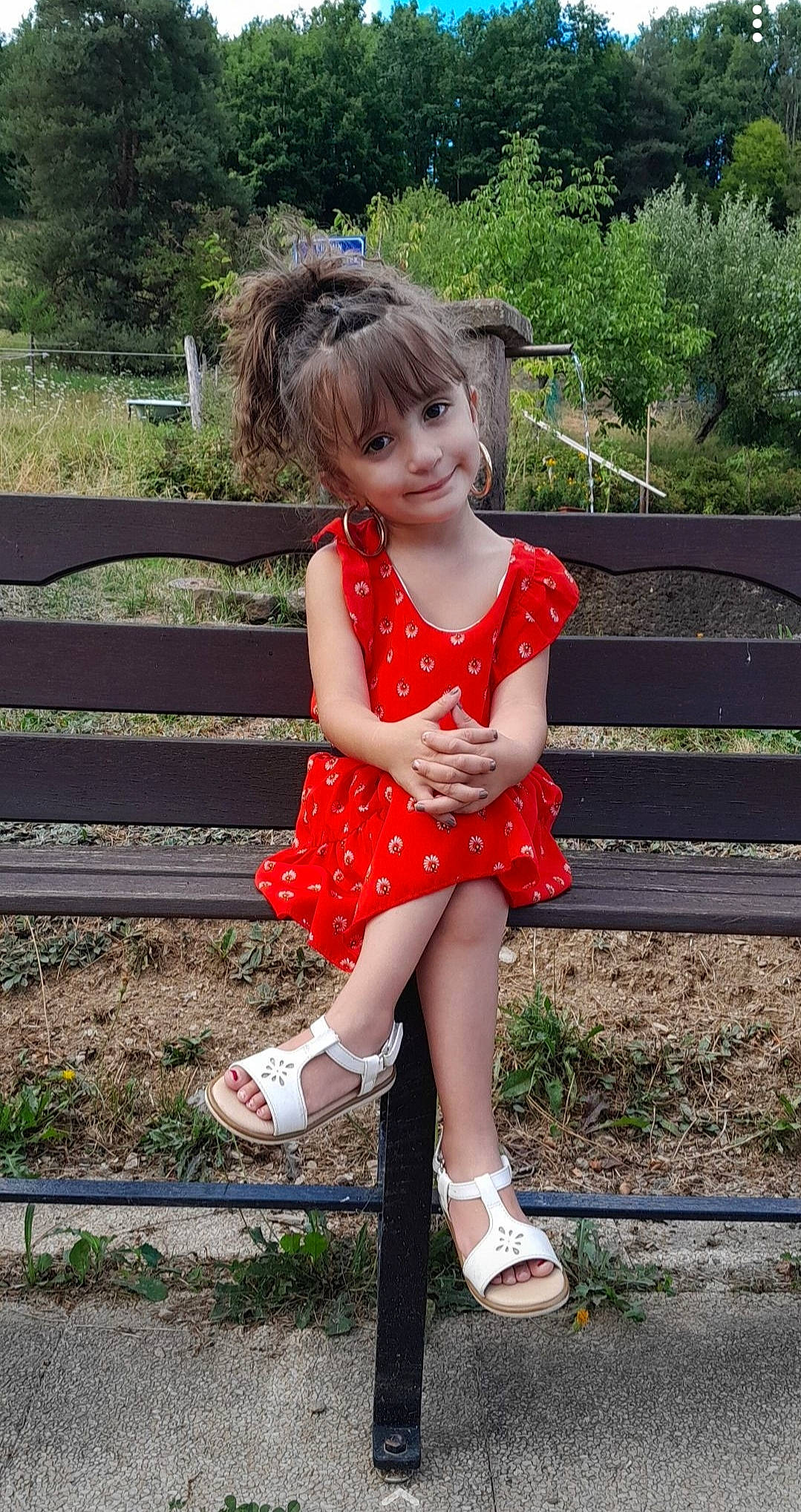 Angelique participe au concours pour gagner de l'argent avec cette photo : baby_toddler_clothing, botany, day_dress, dress, eye, footwear, grass, hair, happy, human_leg, joy, leg, pattern, people_in_nature, person, pink, plant, skin, smile, thigh