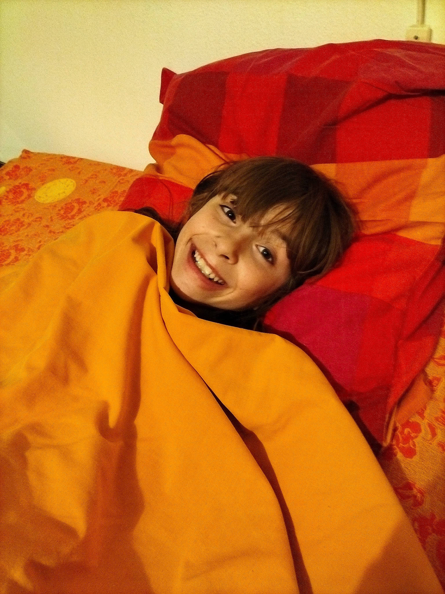 Océane a rejoint le concours — aidez-le/la à gagner de superbes lots ! baby, child, comfort, coquelicot, eye, facial_expression, fun, happy, joy, leisure, linens, mouth, orange, peach, person, room, sleeve, smile, textile, tints_and_shades