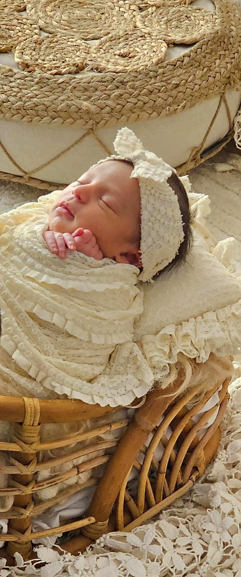 Chiara participe au concours pour gagner de l'argent avec cette photo : newborn, baby, sleeping, lace, headband, wicker_basket, blanket, soft_texture, peaceful, infant, wrapped, delicate, indoors, closeup, cute, resting, portrait, cozy, natural_light, baby_clothes