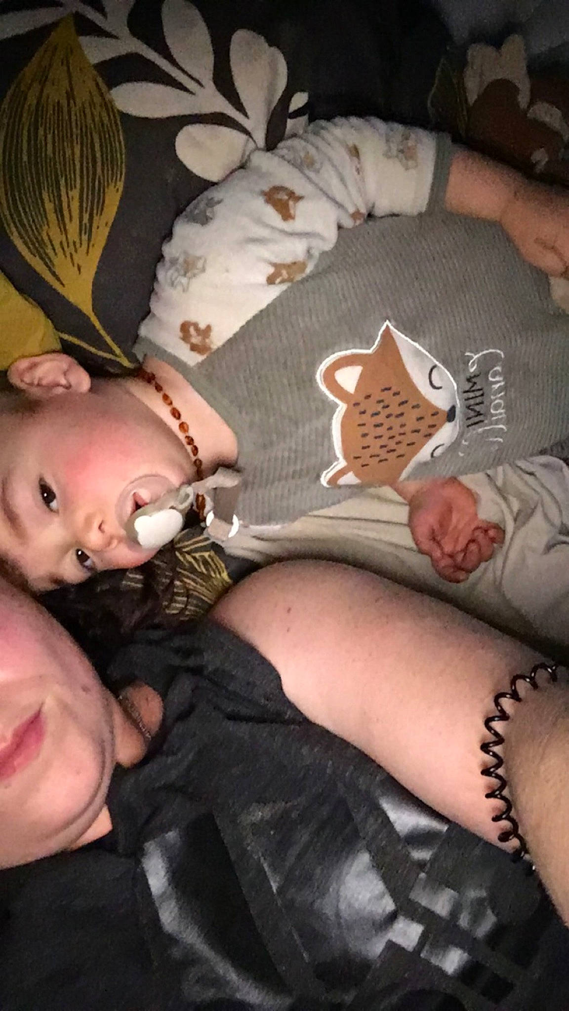 Dorian a rejoint le concours — aidez-le/la à gagner de superbes lots ! abdomen, child, comfort, cool, elbow, eye, finger, gesture, hairstyle, happy, human_leg, interaction, joint, knee, mouth, muscle, person, plant, skin, thigh