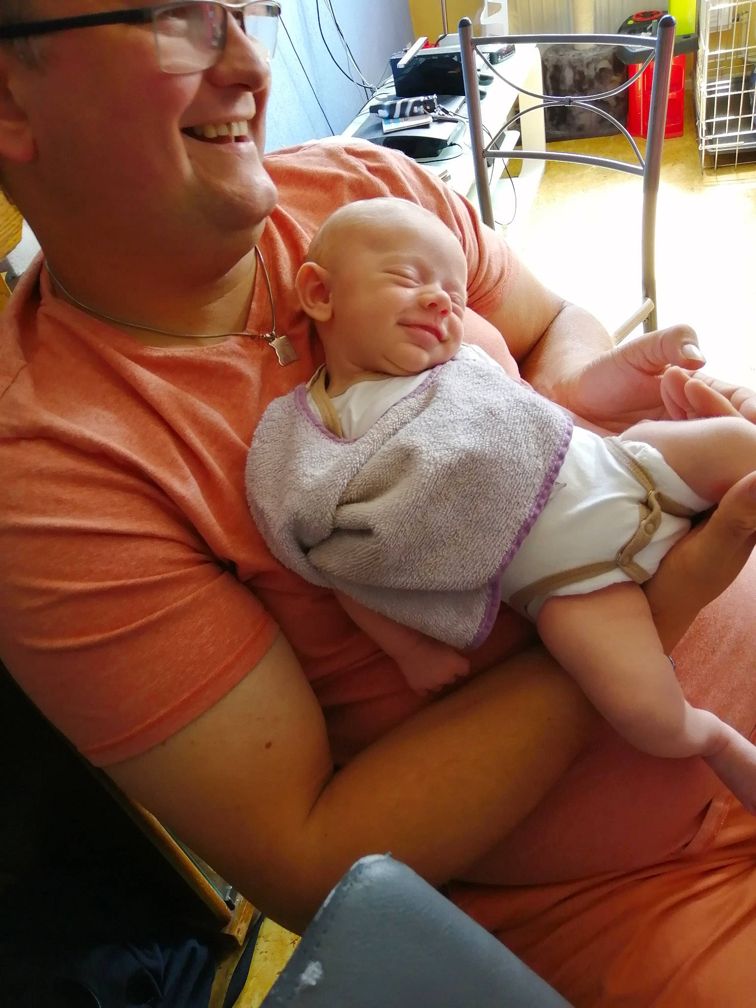 Pierre a rejoint le concours — aidez-le/la à gagner de superbes lots ! abdomen, arm, baby, birth, child, grandparent, headwear, joy, lap, leg, person, sitting, toddler