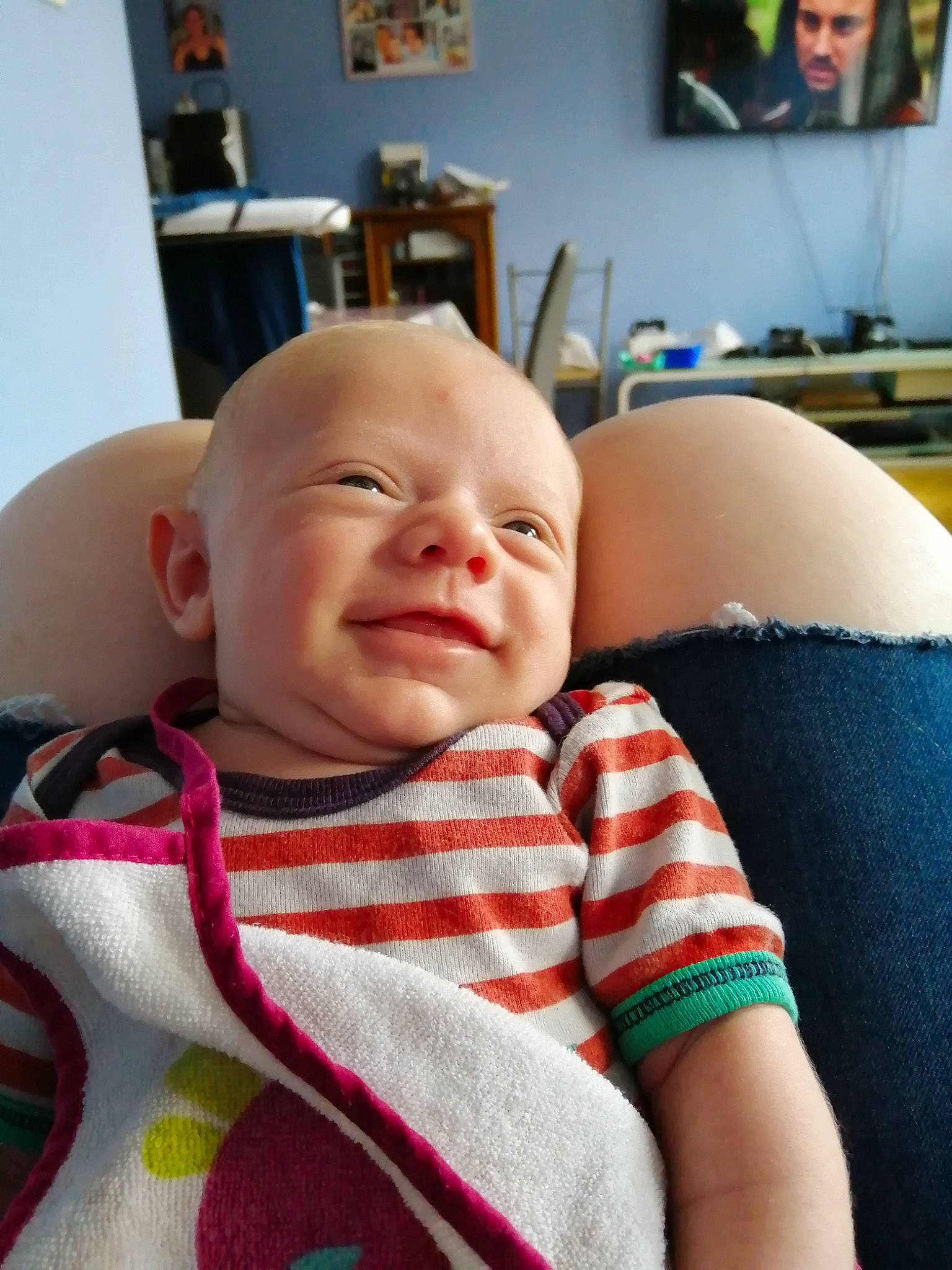 Pierre participe au concours pour gagner de l'argent avec cette photo : baby, cheek, child, face, head, person, skin, toddler